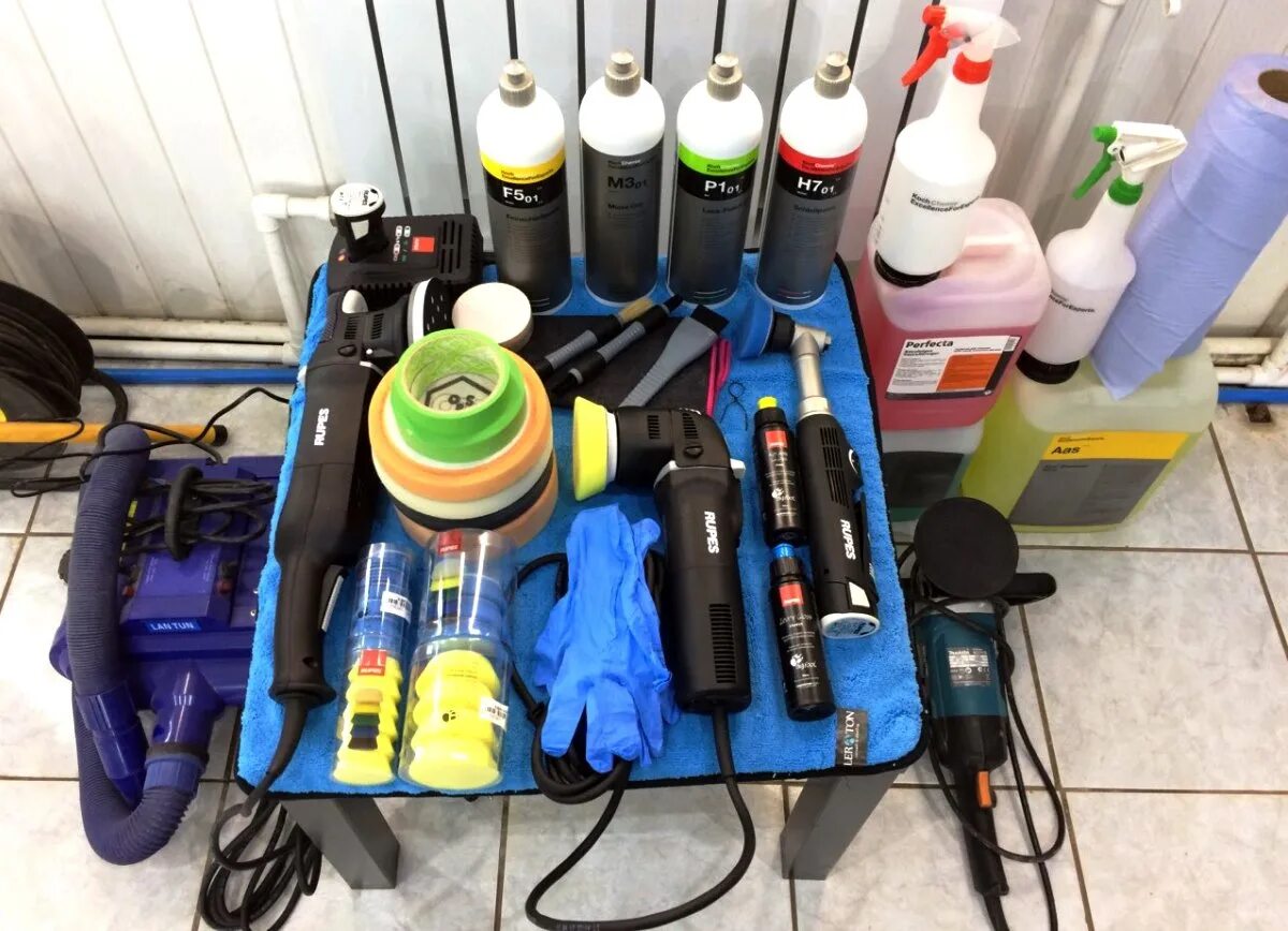 Стеллаж для детейлинга. Материалы для детейлинга. Инвентарь для детейлинга. Стеллаж для детейлинга. Полки в детейлинг студии.