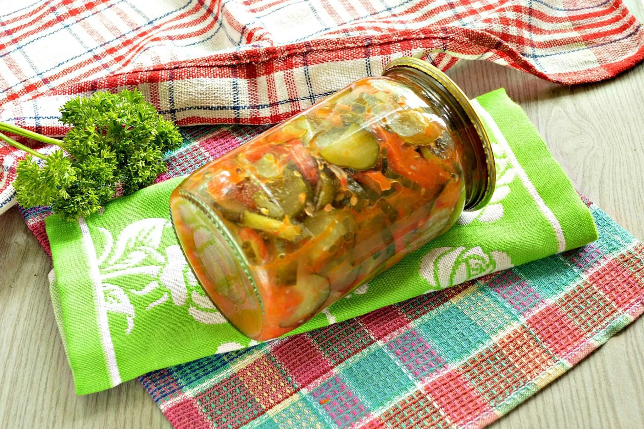 Рецепт из огурцов и перца на зиму. Заготовки на зиму салаты. салат с огурцами на зиму. заготовки на зиму из огурцов салаты. лечо из огурцов на зиму.