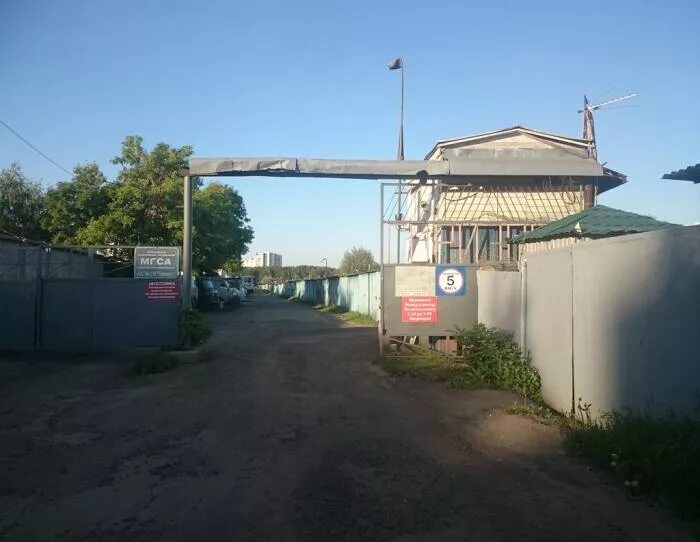 Автостоянки юао. Мгса автостоянка № 285. Мгса 173. Снегопад в пасмурный день. Гаражный кооператив 192 мгса в москве.