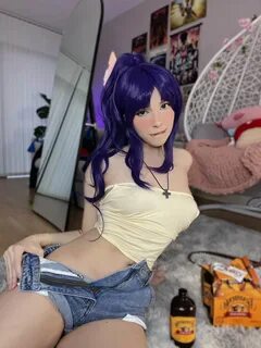 shiro 🩶. @shiroluxxx. 