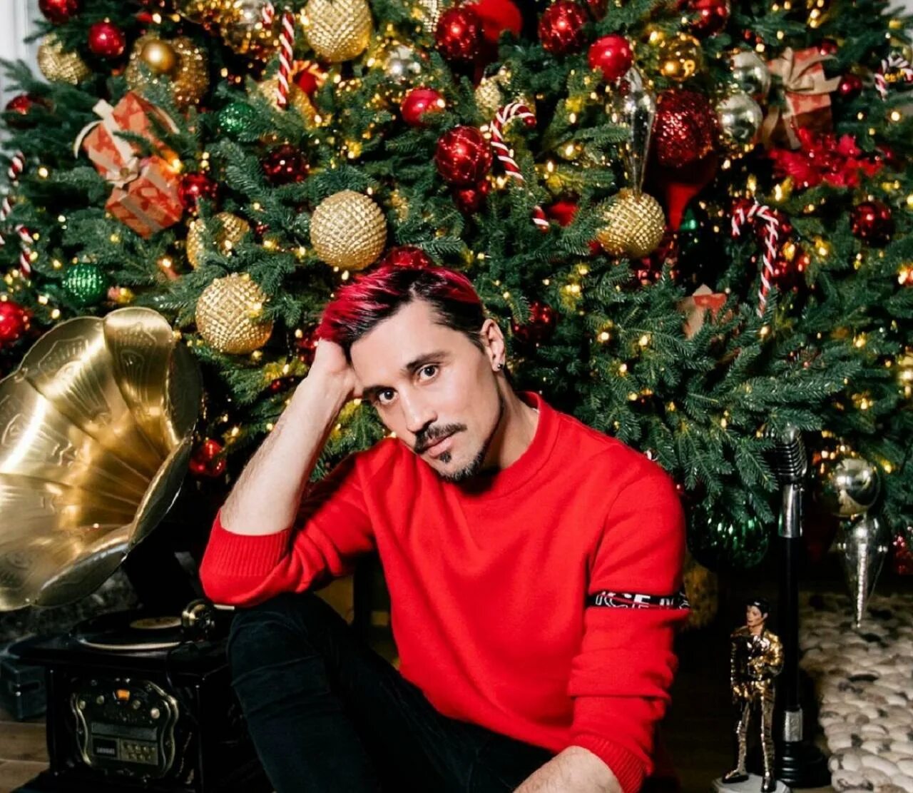 Ёлки тв канал. Дима билан новогодняя. Билан в новогодней программе. Голубой огонек 2011. Билан новогодняя песня.