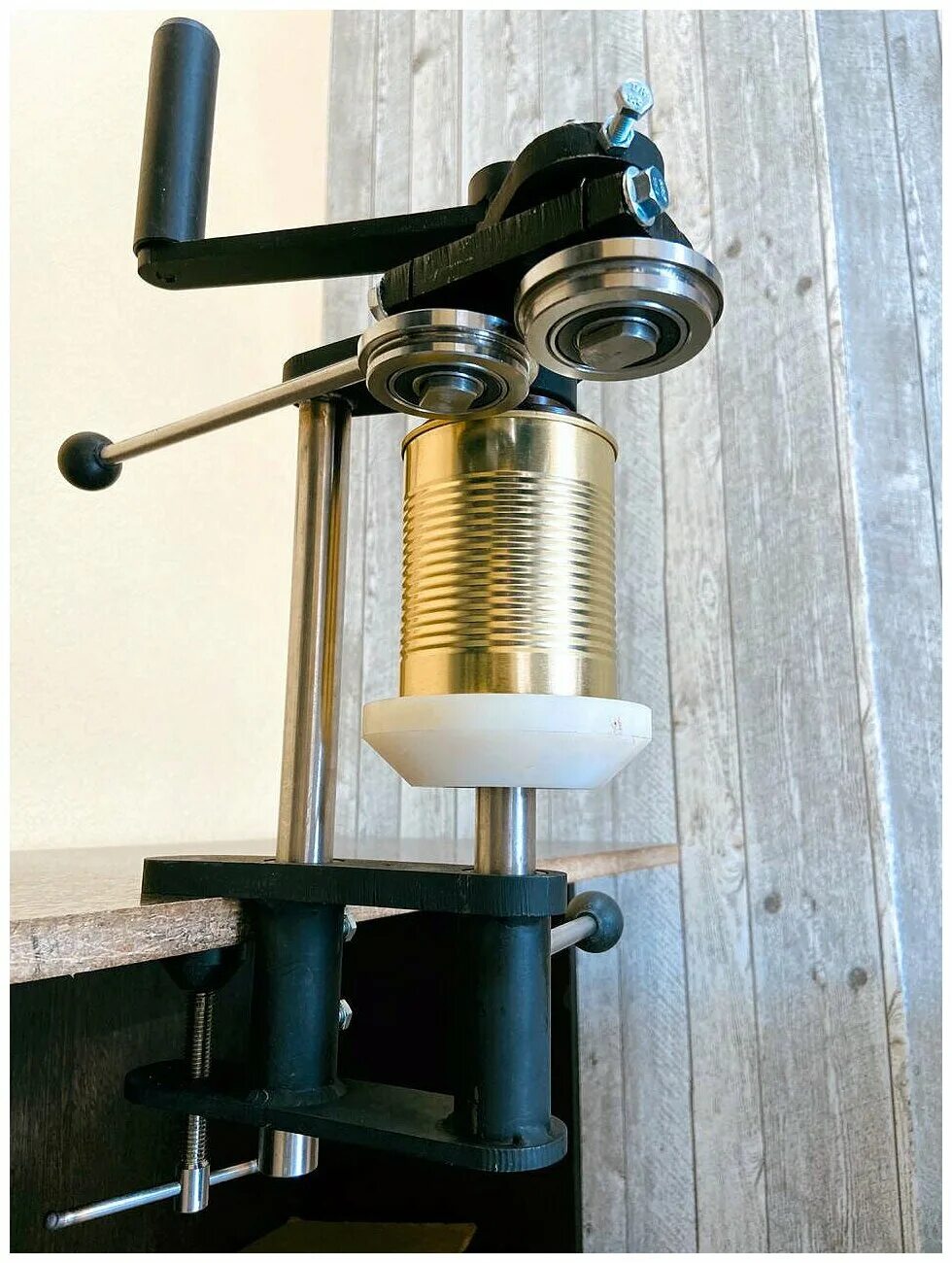 жестяная ручная. жестяная ручная. жестяная ручная. жестяная ручная. декор жестяной банки.