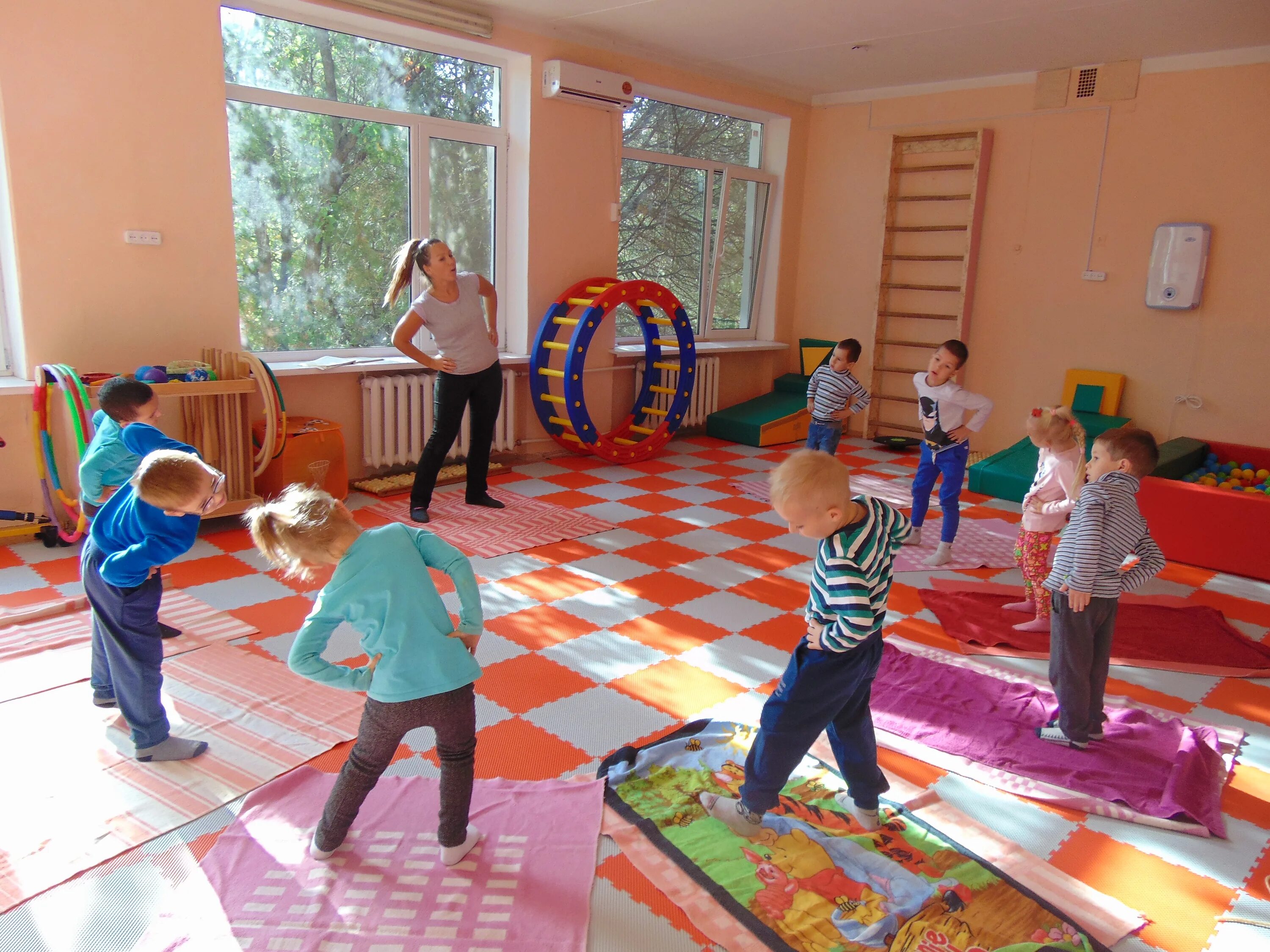 занятия для детей 5-6 лет. лимпопо активити парк, севастополь, проспект генерала острякова, 64. название студии английского языка. муссон севастополь детский центр. детский парк с бассейном с шариками.