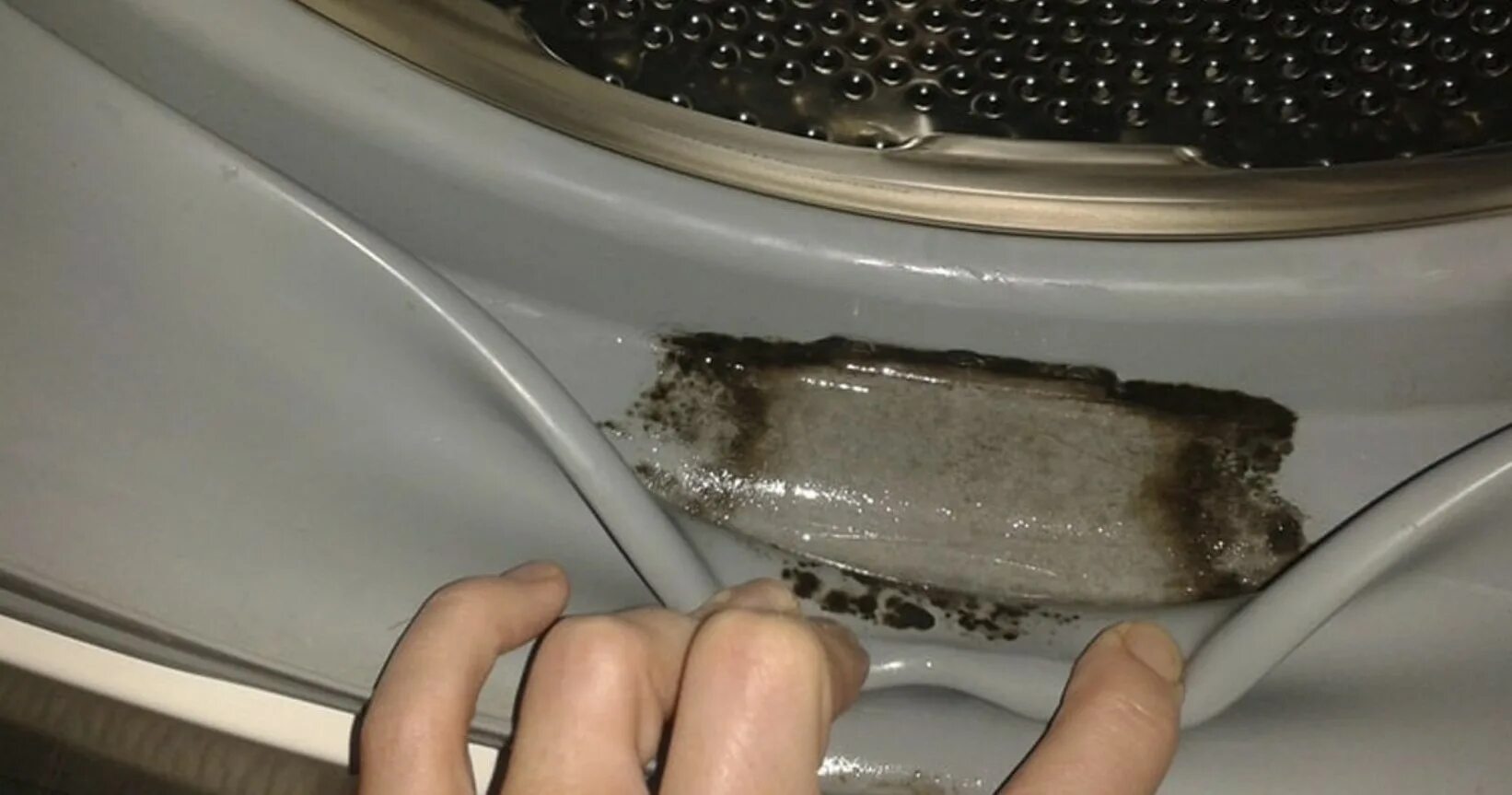 Чистка стиральной машины. Ржавчина стиральная машина. Плесень на резинке стиральной машины. Ржавчина в стиральной машине до после. Неприятный запах в ванной