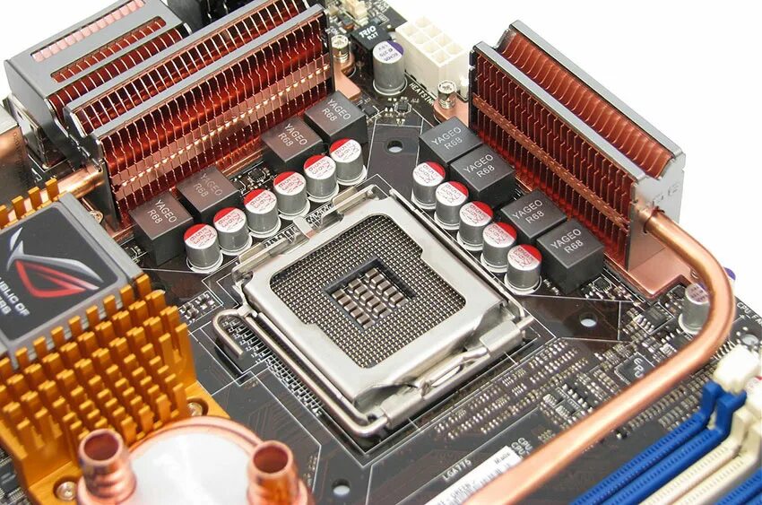 Монтаж материнской платы. Как поменять материнскую плату. Обслуживание компьютеров. Починить компьютер. Сборка компьютера.