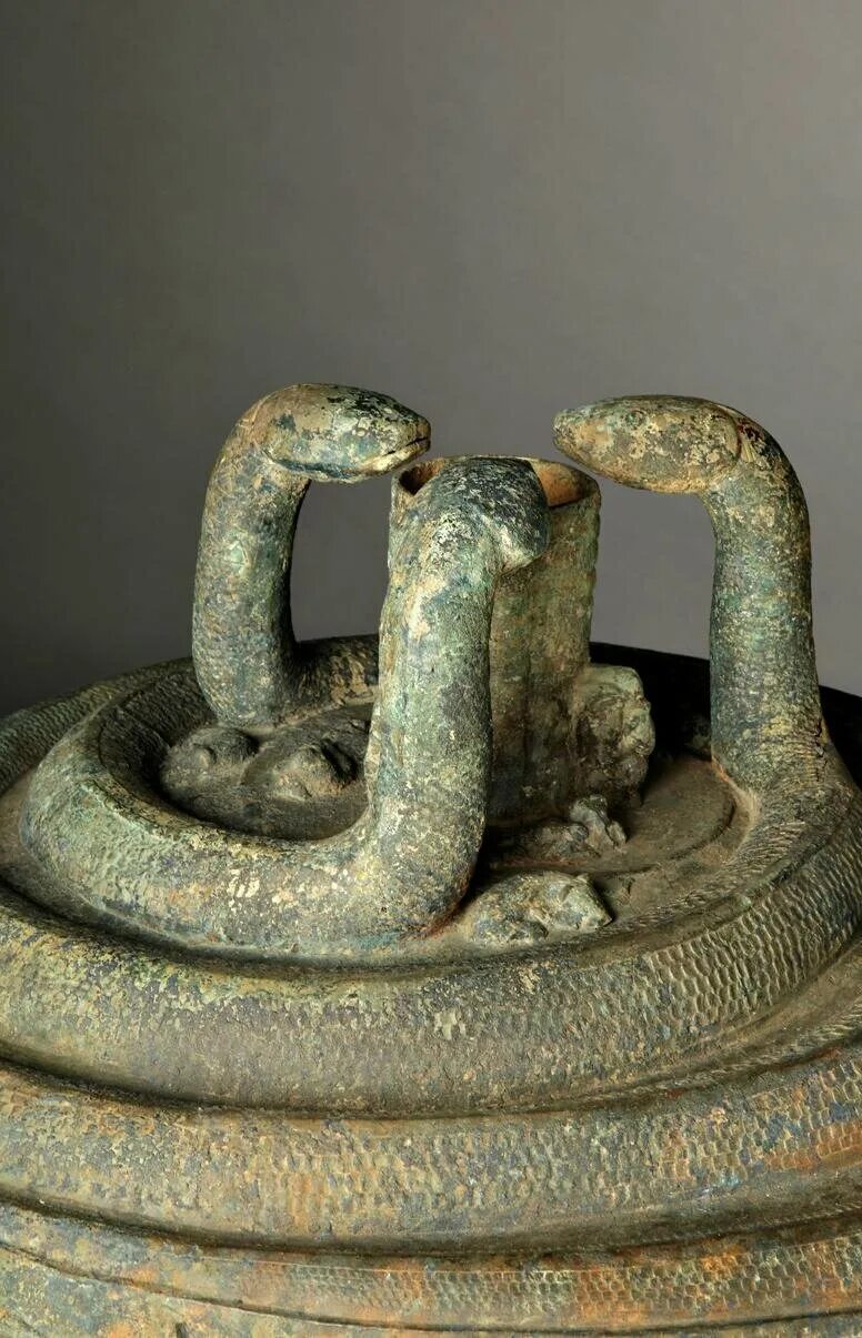 Змеи древности. Древняя змея. Древний змий. Бронзовый змей. Змея античная.