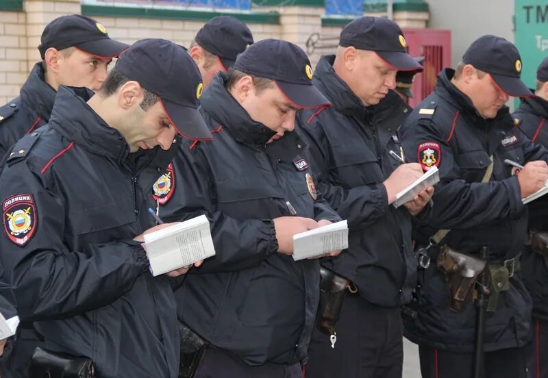 Нерусский полицейский. Полиция Тверь. Поиск полиция. Тверь школа полиции. Как полиция ищет телефон