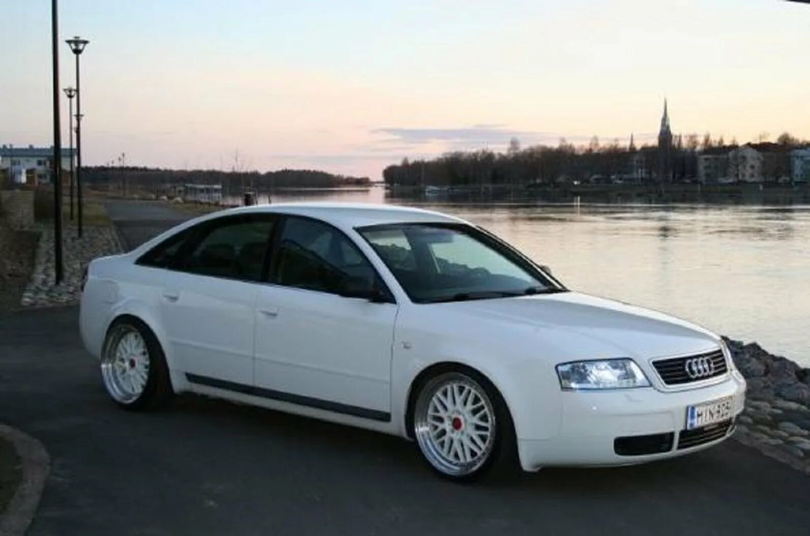 Ауди а6 с5 не работает. Audi a6 1998. Ауди а6 с5 белая. Audi a6 c5. Audi a6 c5 White.
