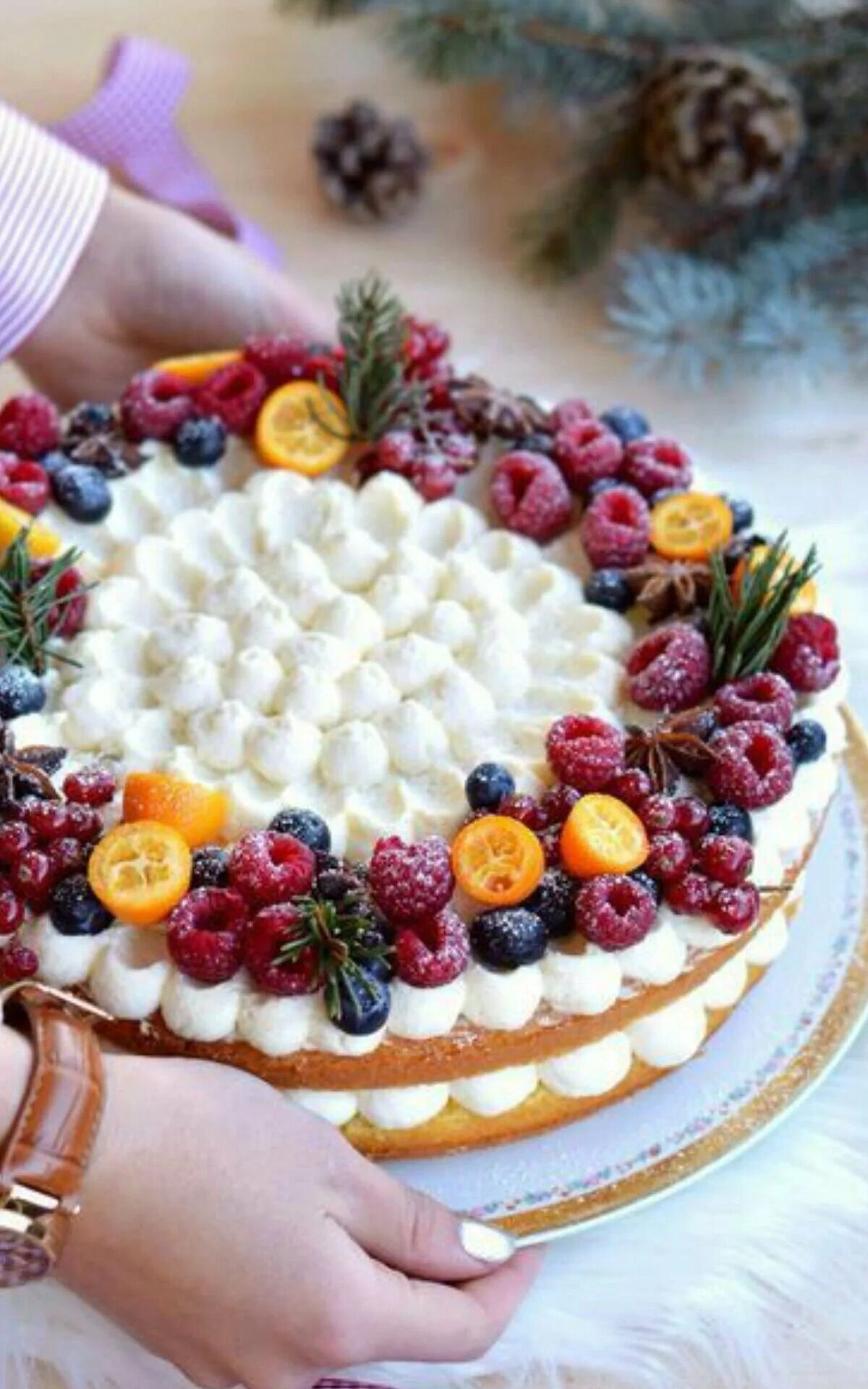 Украшение торта. Украшение торта фруктами. Украшение торта ягодами. Необычное украшение торта. Красиво украшенные торты фото