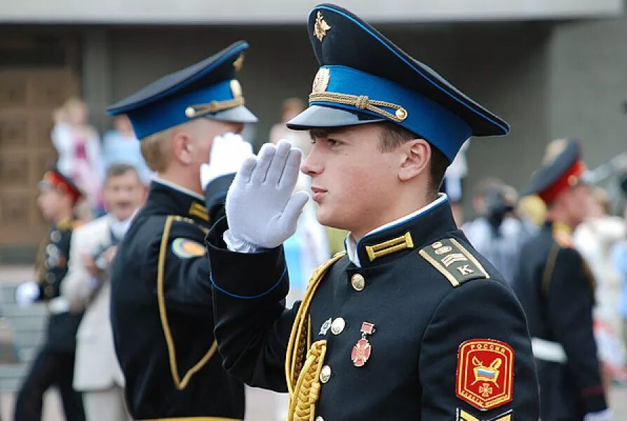 Пропустить офицер. Курсант военного училища. военный офицер. курсанты кадетского училища. форма курсантов военных училищ.