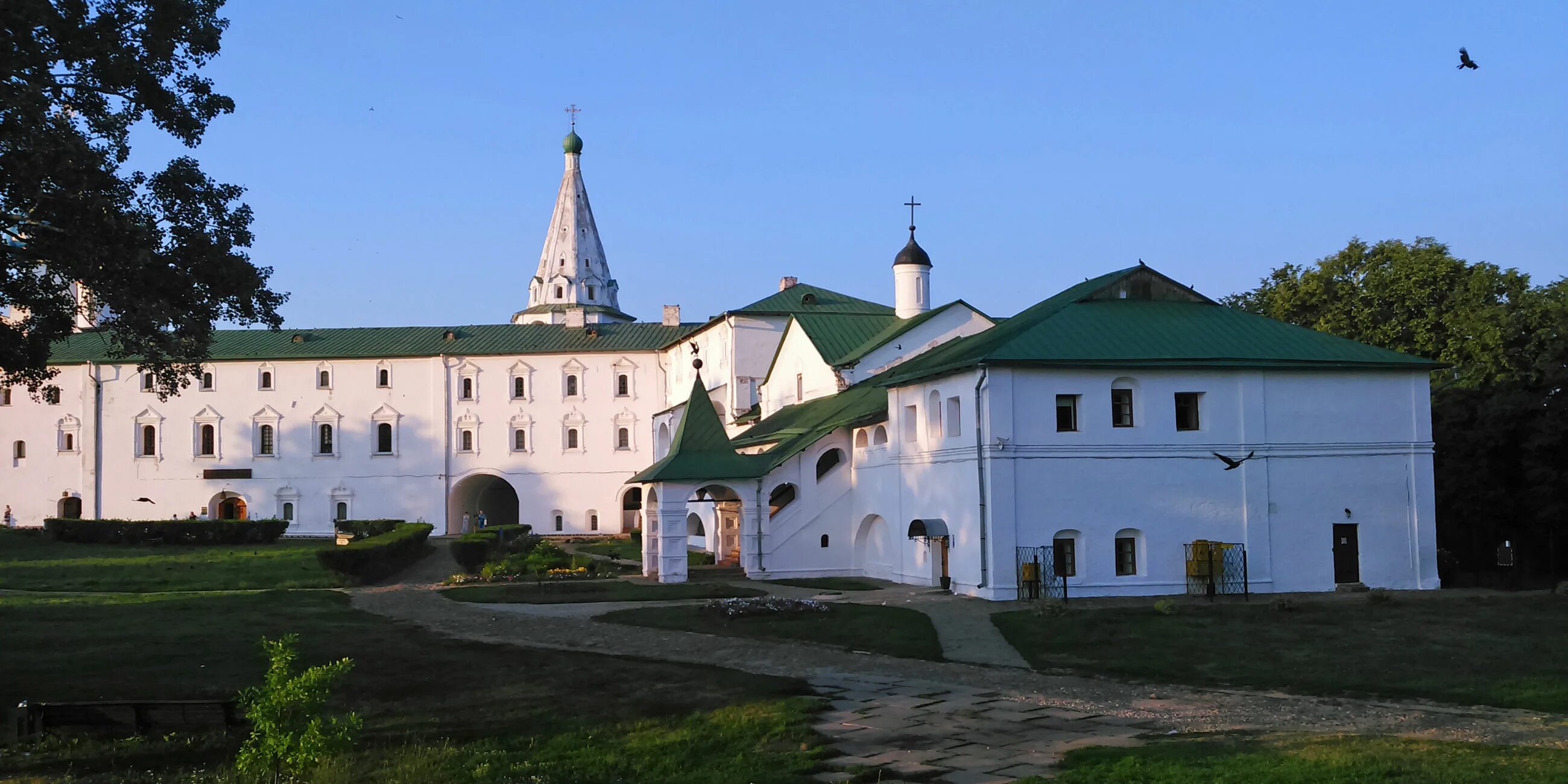 Суздальские палаты. Архиерейский двор суздаль. Архиерейские палаты суздальского кремля. Архиерейские палаты суздальского кремля. Суздальские палаты.