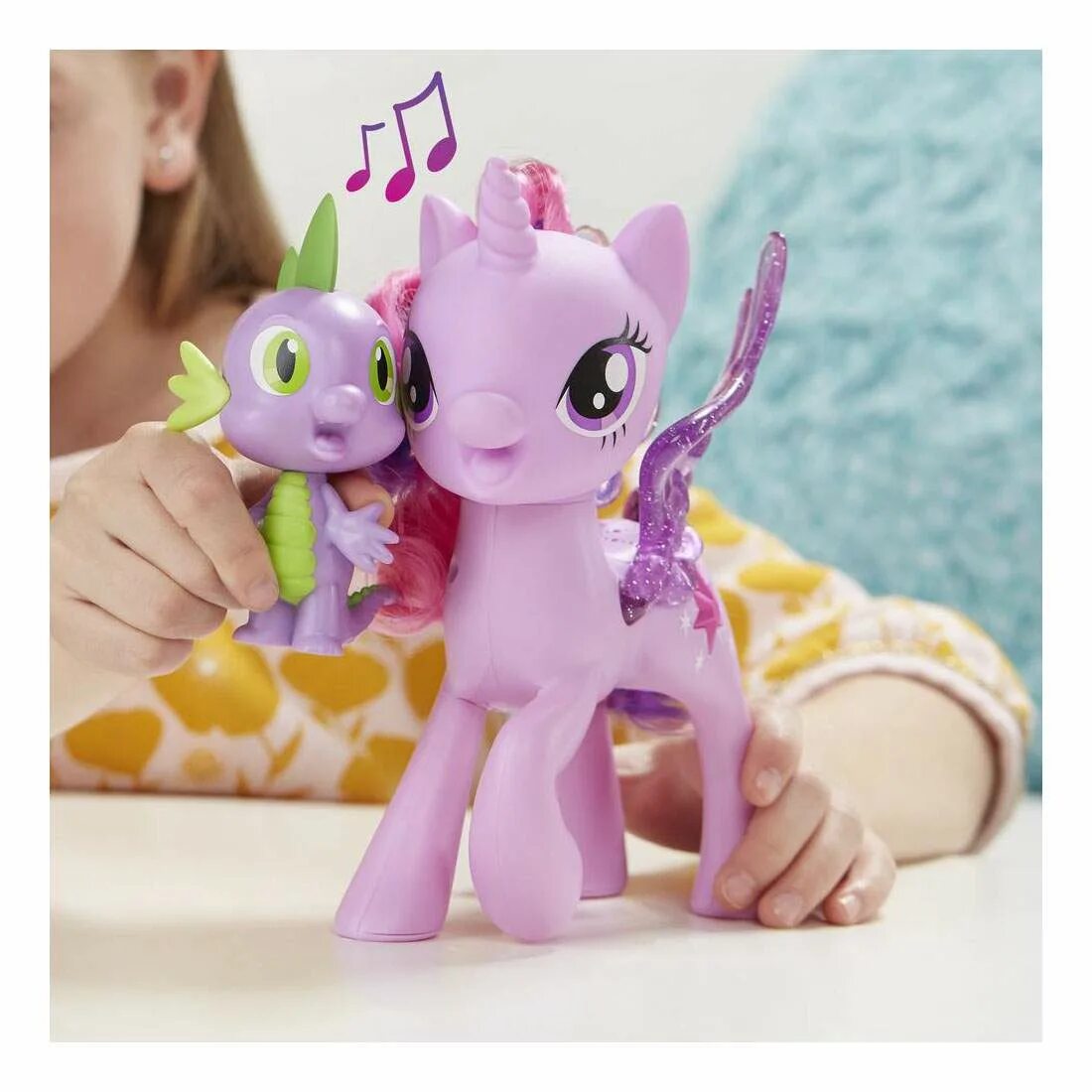 Литл пони поющие. Интерактивная игрушка my little pony (hasbro) &quot;сияние&quot; твайлайт спаркл. игрушки твайлайт спаркл пони интерактивная. игровой набор hasbro сияние поющая твайлайт спаркл и спайк c0718. интерактивная пони hasbro искорка.
