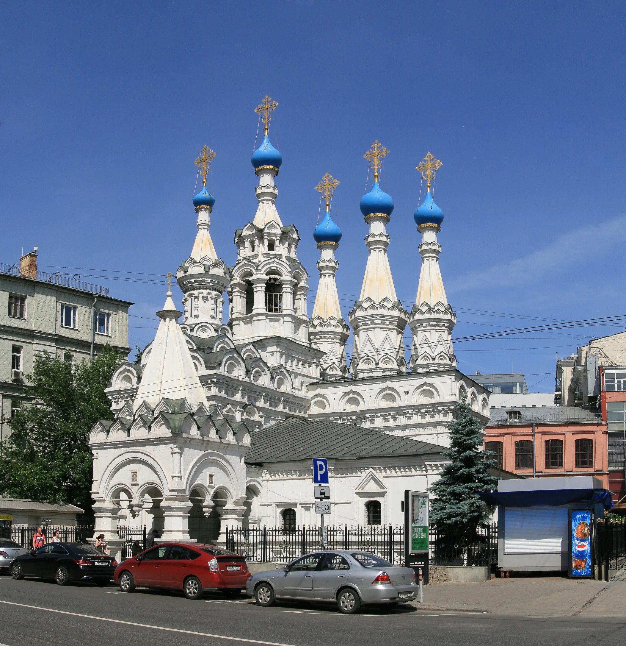 Московская церковь рождества богородицы. Храм Рождества Богородицы в Путинках. Храм Рождества в Путинках в Москве. Московская Церковь Рождества Богородицы в Путинках. Церковь Рождества Богородицы в Путинках в Москве (1649—1652.