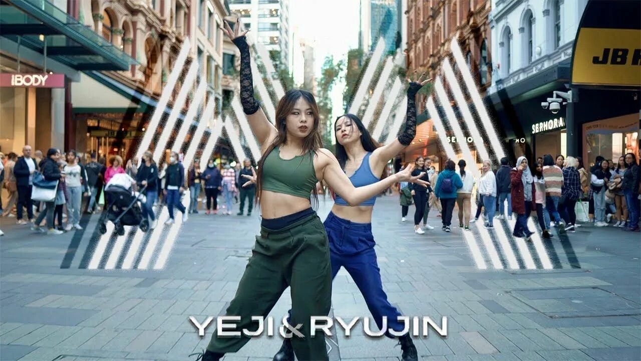 Рюджин itzy. Рюджин itzy 2021. Itzy chaeryeong. Рюджин из itzy 28 сентября. Йеджи локо танец.
