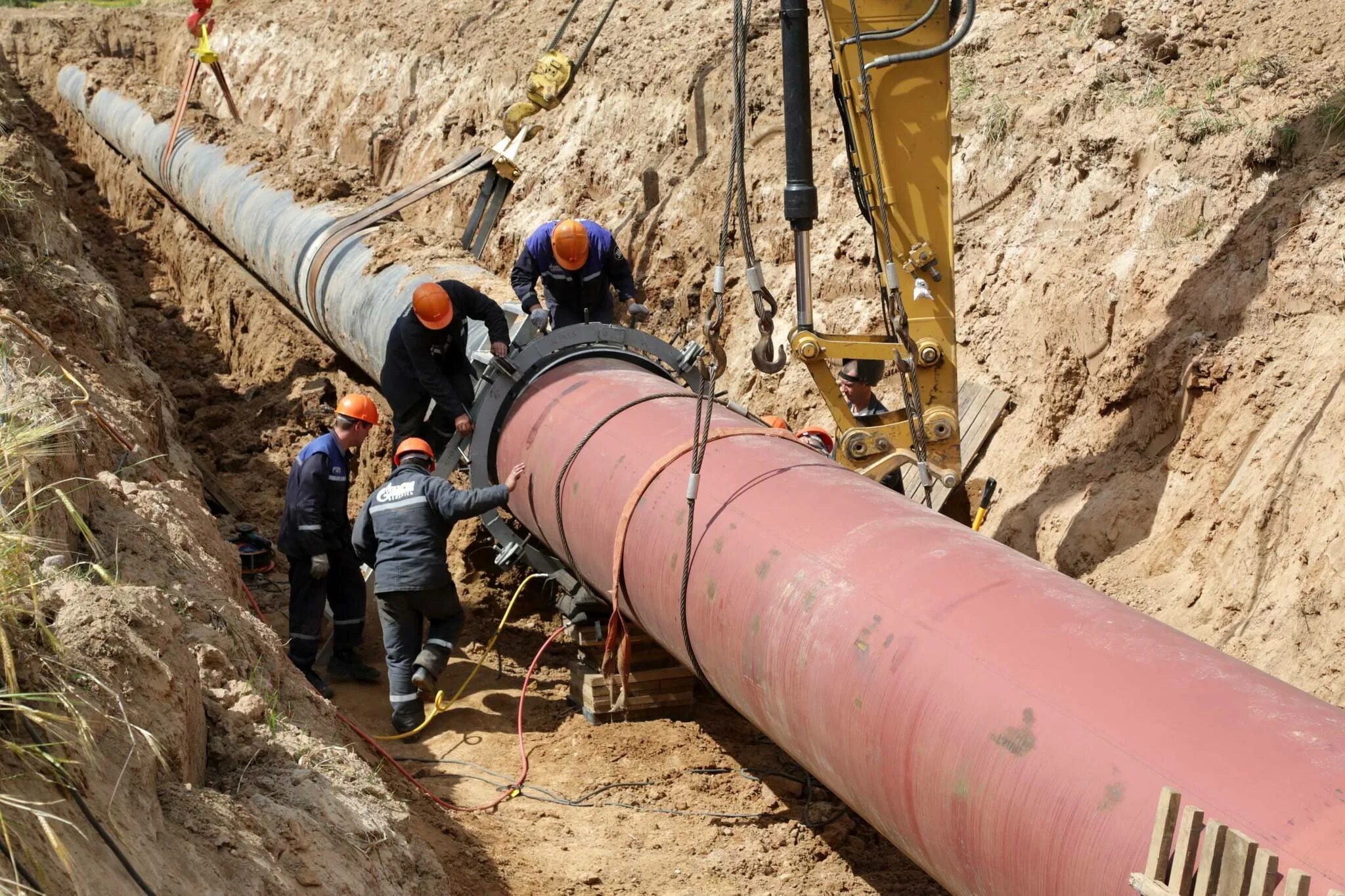 Как работает трубопровод. Прокладка трубопровода. подземная прокладка нефтепровода. подземный трубопровод. магистральные трубы.