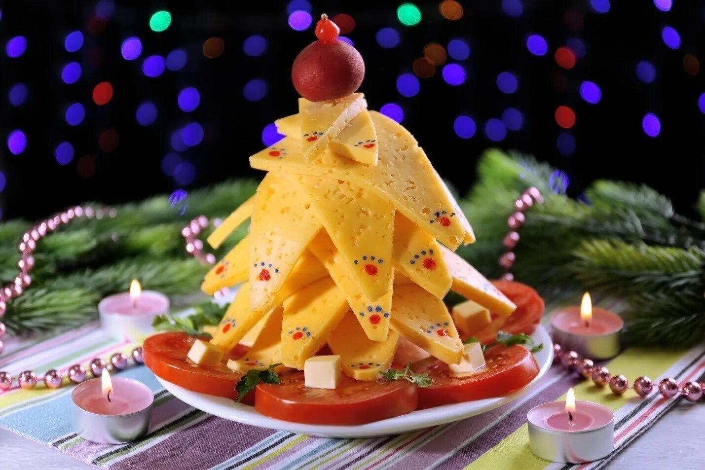 Красивые блюда к новому году. Салат еловый венок. Блюда на новый год. Салаты на новый год. Украшение блюд новогоднего стола.