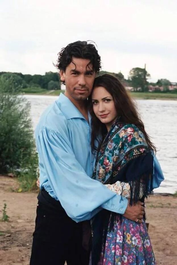 Рубина кармелита. Цыганское кинофильмы. Цыганское кинофильмы. Цыганское кинофильмы. Цыганка рада табор уходит в небо.