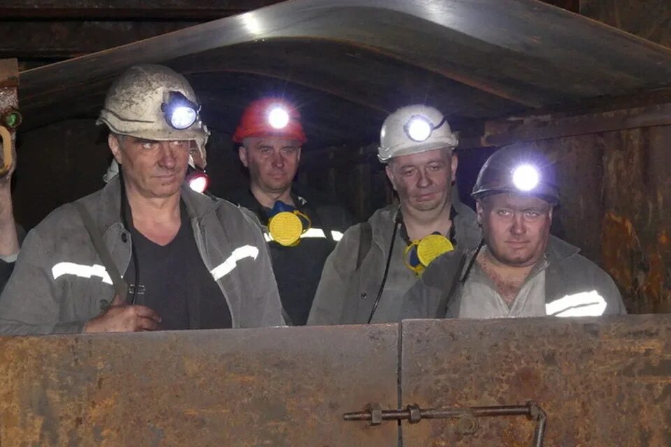 Выплаты шахтерам. Шахта юбилейная фото. Выплаты шахтерам. Шахтеры днр. Шахтер.