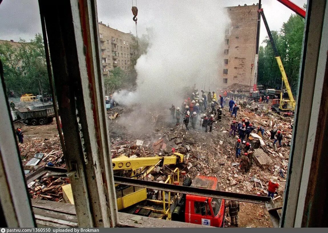 Теракт в москве на каширском шоссе. Каширское шоссе взрыв 1999. Взрывы на каширке и Гурьянова 1999. 13 Сентября 1999 Каширское шоссе. Взрыв домов в Москве 1999 на Гурьянова и каширке.