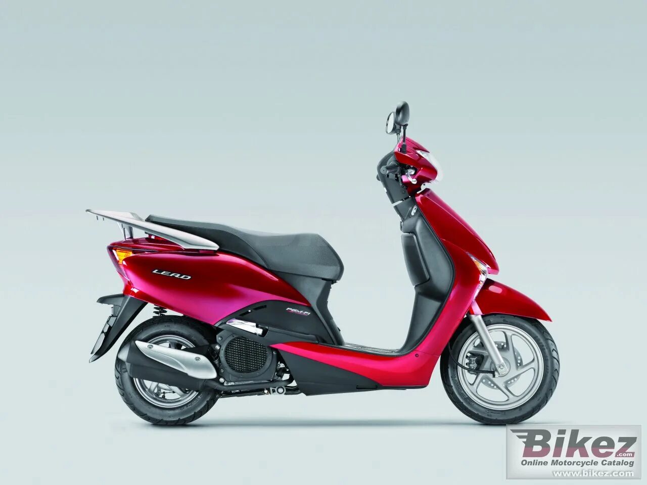 Honda lead 90. Макси скутер хонда 250. Скутеры honda видео. Хонда лид аф 20. Хонда свинг 125.