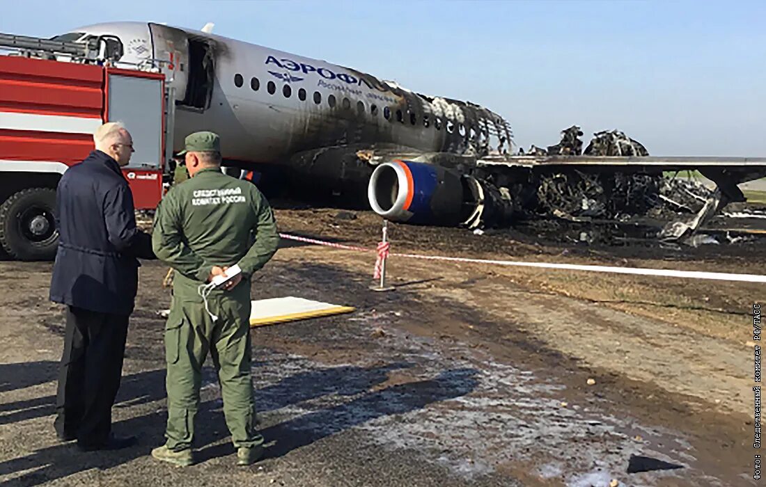 В шереметьево захватили самолет. Крушение Суперджет 100 в Шереметьево. Катастрофа SSJ 100 В Шереметьеве. Авиакатастрофа SSJ-100 В Шереметьево. Катастрофа в Шереметьево 2019.