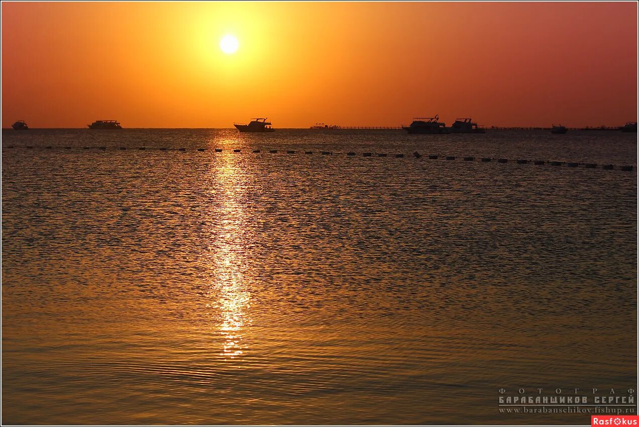 оранжевая бухта египет. пирамида хеопса на закате. египет. заход солнца в египте. солнце.