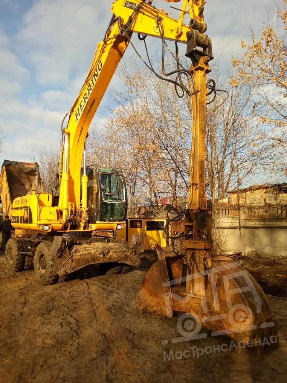 Аренда экскаватора с грейфером. Грейфер jcb js 200 w. jcb js 175. колесный экскаватор с грейфером 9 метров. экскаватор jcb 220 присоединение грейфера.