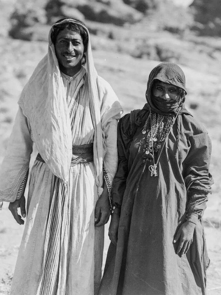Верхняя одежда бедуинов 6 букв. Бедуины Саудовской Аравии. Бедуины в Пакистане. Бедуины Синая. Бедуины Негева.
