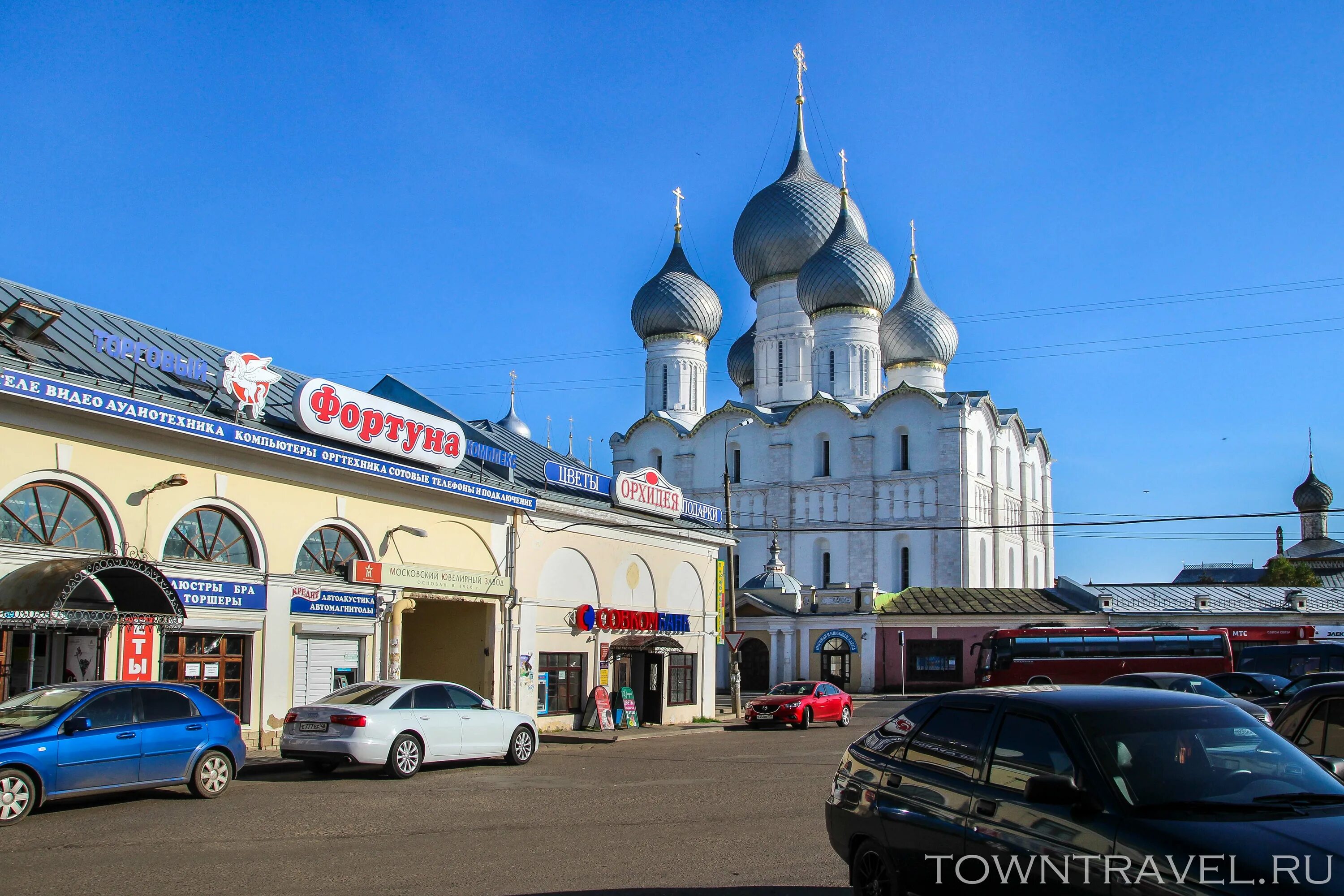 Ростов лучшее великий. Гостиный двор Ростов Великий. Торговые ряды Ростов Великий. Ростовские торговые ряды в Ростове Великом. Ростов Великий центр города.