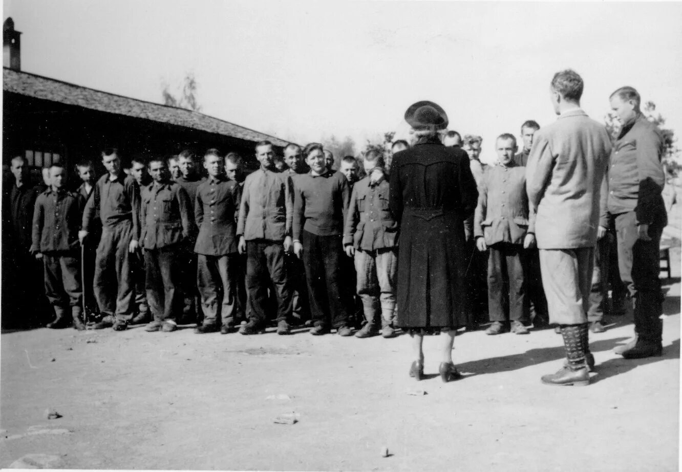 Сайт военнопленных. Лагеря 1941-1945 военнопленных. лагерь военнопленных 1945. советские военнопленные в лагерях третьего рейха. советские военнопленные 1945.