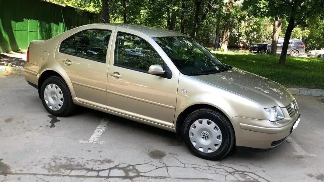 Бор 2000 года. Фольксваген Бора 2002. Volkswagen Bora 2002 2.0 АТ. Фольксваген Бора золотистый. Фольксваген 2002 бежевый.