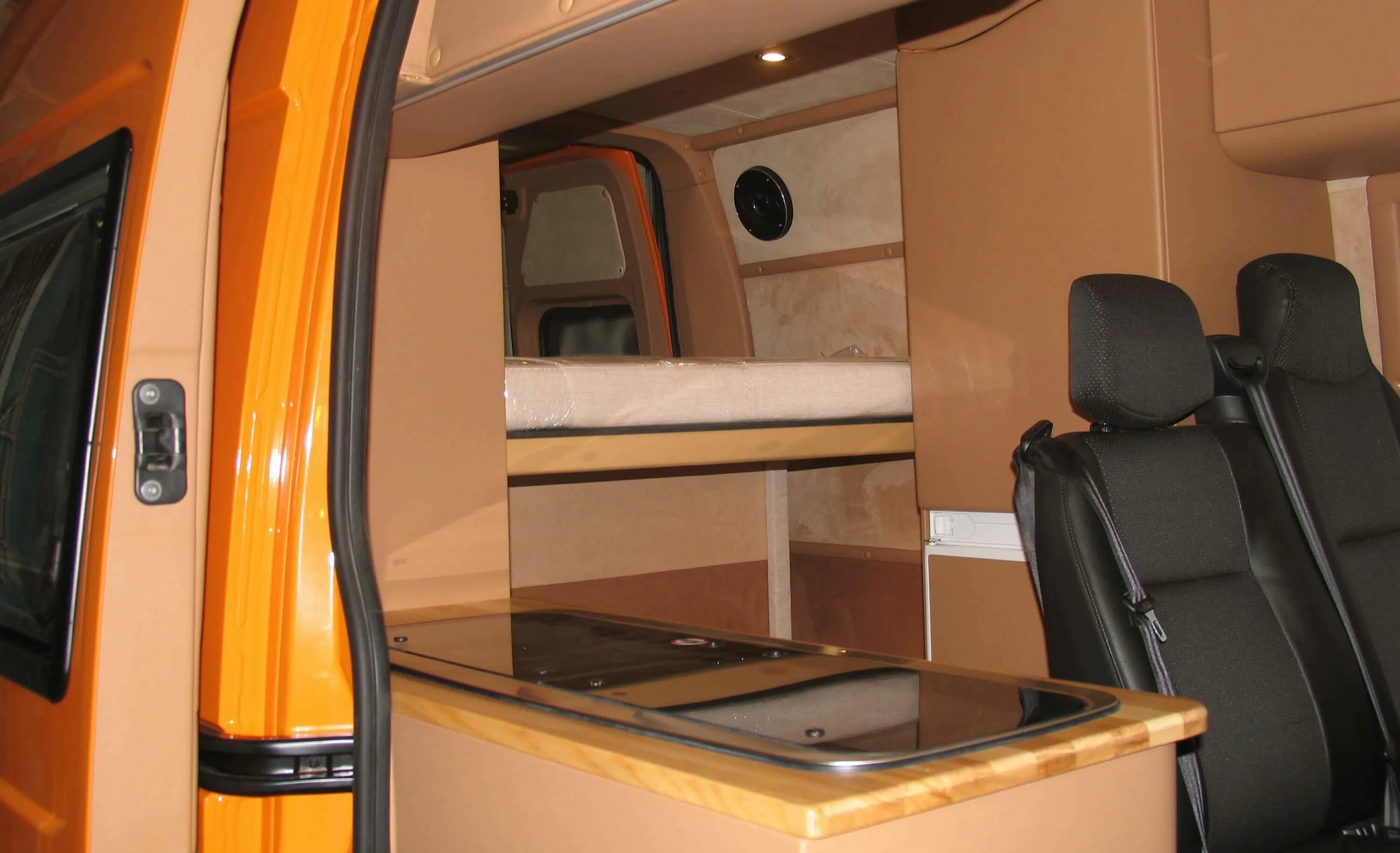 Автодом переделка. Renault Master 2 кемпер. Автодом Ford Transit планировка. Рено мастер 3 переоборудование в кемпер. Автодом кемпер из микроавтобуса.