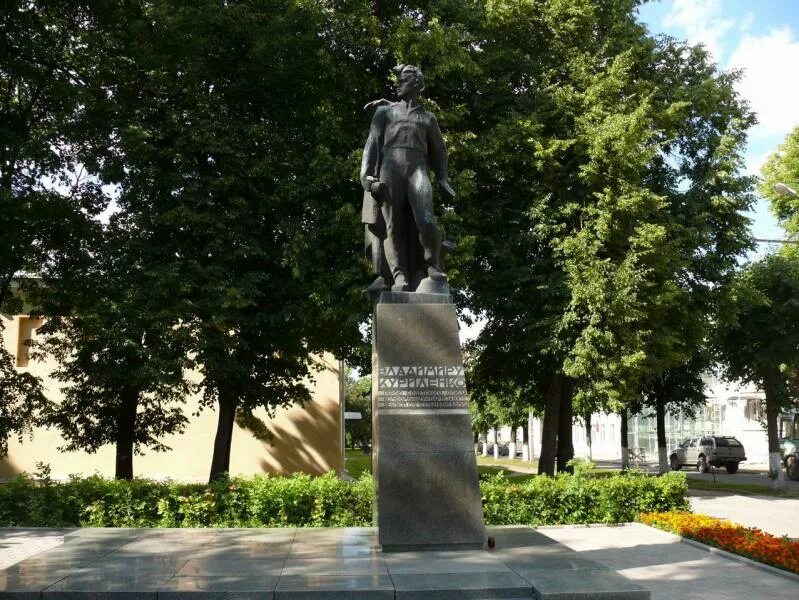 Памятник героям 1812 года в смоленске. Памятники смоленск адреса. Бюст пушкина в смоленске. Авраамий смоленский памятник. Памятники смоленск адреса.