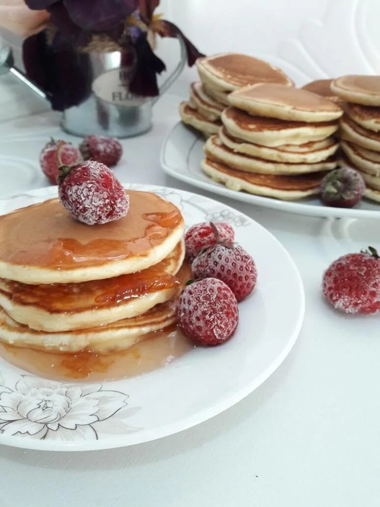 панкейки пышные. вкусные пышные панкейки на молоке. пышные американские панкейки. панкейки спар. американский панкейк.