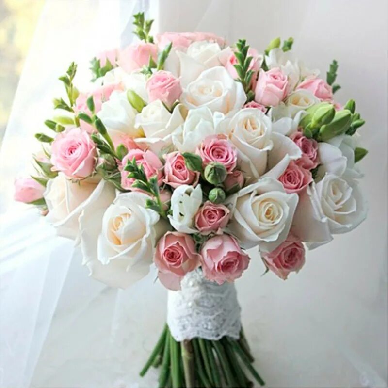 Букет невесты кустовые розы. Букет невесты из белых роз и фрезий. Букет невесты из кустовой розы. Фрезия с кустовой белой розой букет невесты.