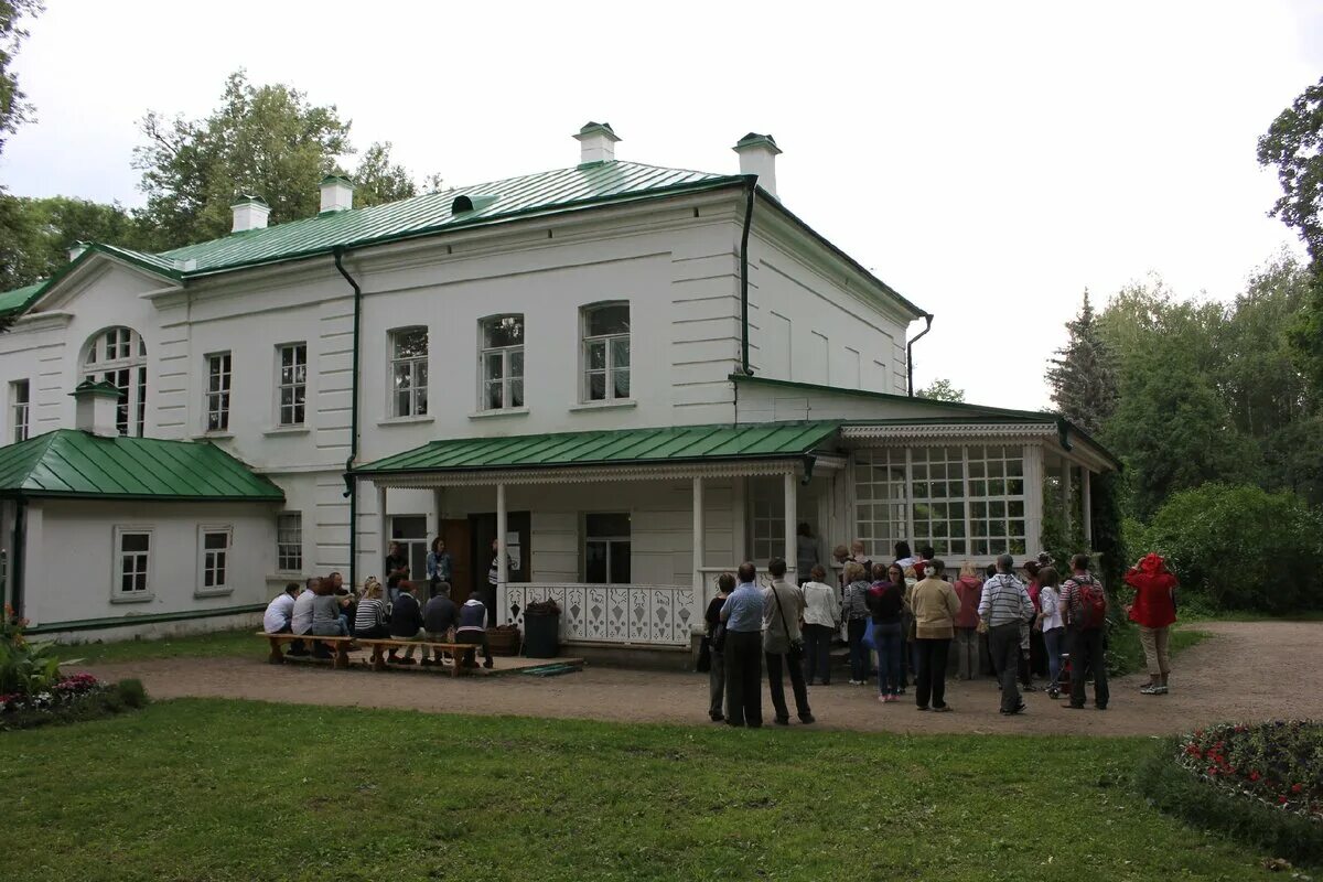 Где находится музей льва толстого. Музей-усадьба л н толстого ясная поляна. ясная поляна лев николаевич толстой усадьба. музей льва толстого ясная поляна. музей усадьба толстого в ясной поляне.