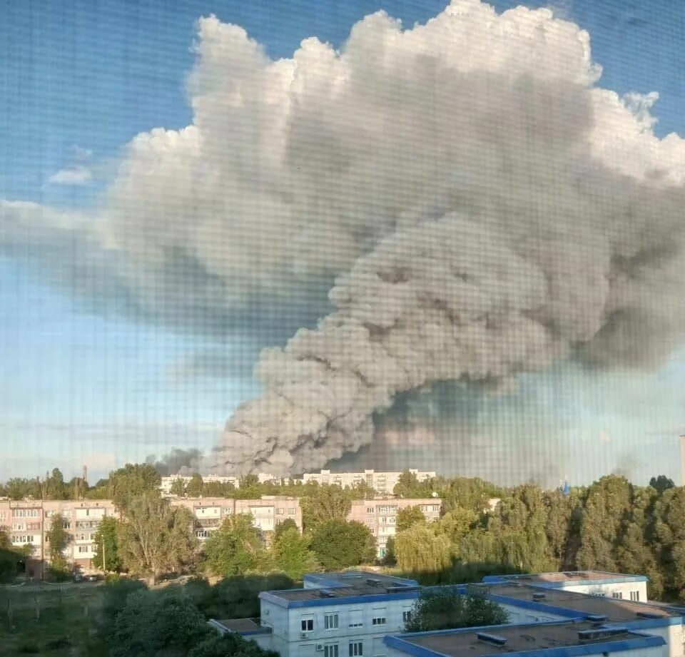 Красный луч это где. Взрыв завода красный Луч. Завод красный Луч 2022 взрыв. Город красный Луч Луганская область. Завод красный Луч Луганская область.