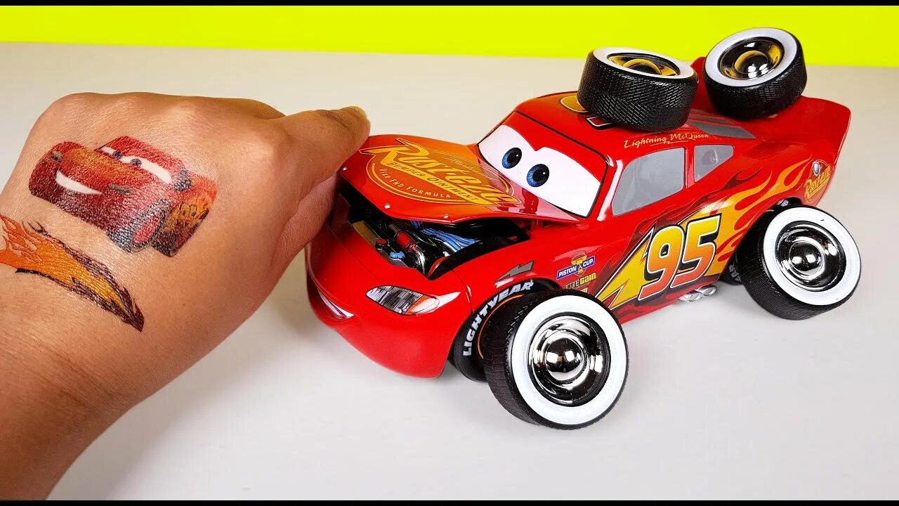 Сколько молния маквин. Cars Whitewalls Lightning MCQUEEN. Молния Маккуин колеса. Cruisin Lightning MCQUEEN. Lightning MCQUEEN Toy.