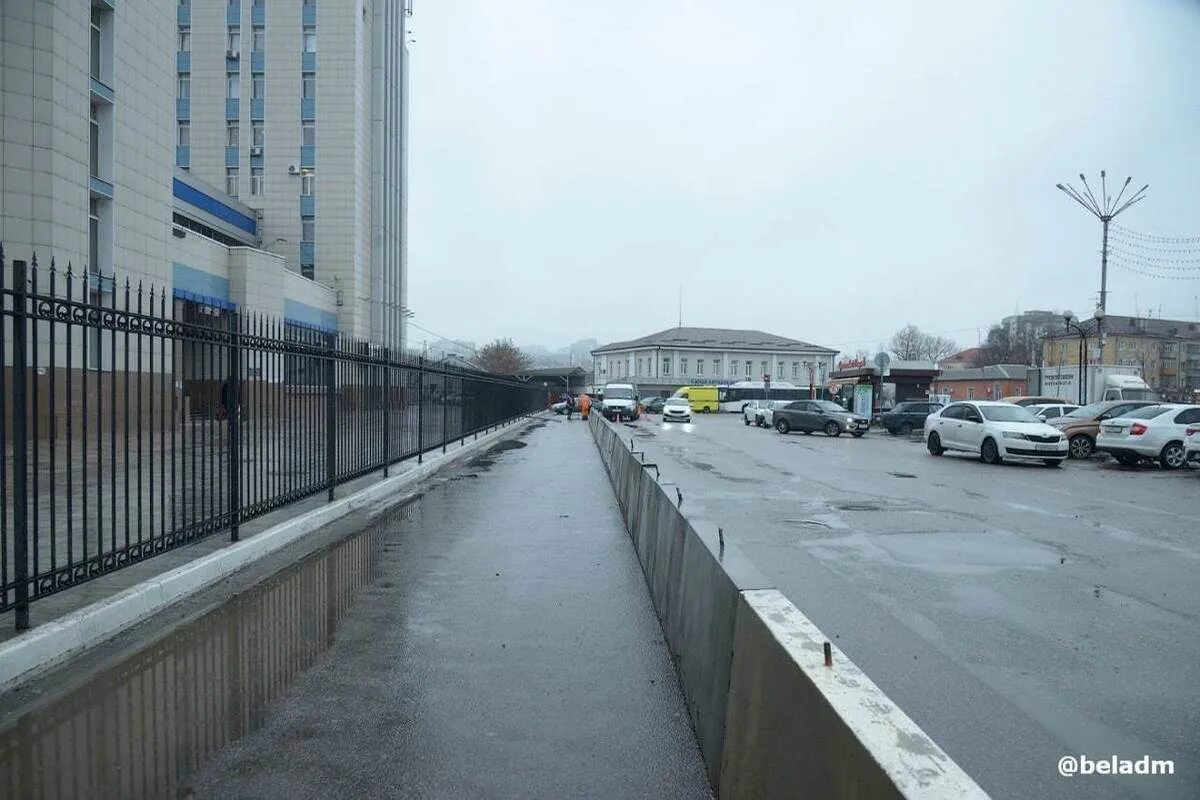 Белгород новости. Соборная площадь белгород на нг. Разбитые дома на белгородчине. Разрушенные дома в белгороде. Ситуация в белгородской области.