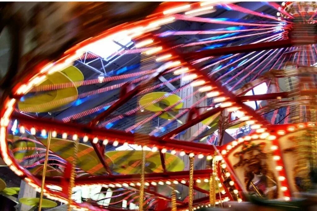 Карусель кружится карусель. Детские аттракционы. Кручу карусели. Цепочная карусель набережные челны. Кручу карусели.
