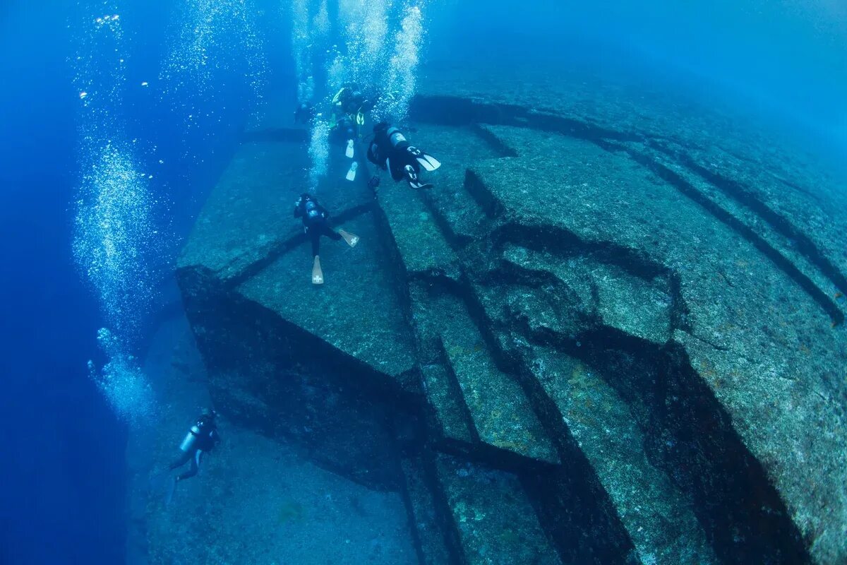 3 дня на дне океана. Подводная пирамида Йонагуни. Подводный монумент Йонагуни. Подводные пирамиды Йонагуни Япония. Японская Атлантида Йонагуни.
