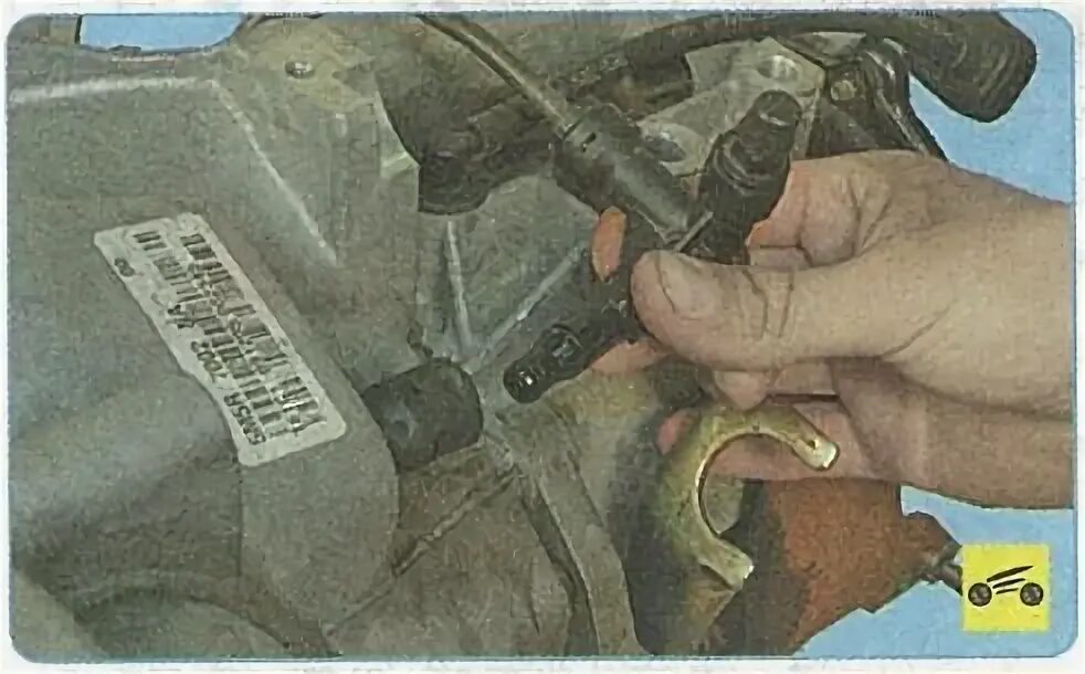 Ford focus 2 штуцер сцепления. Штуцер прокачки сцепления форд фокус 2. Штуцер прокачки сцепления фокус 2. Прокачка сцепления форд 3. Штуцер прокачки сцепления форд фокус 2.