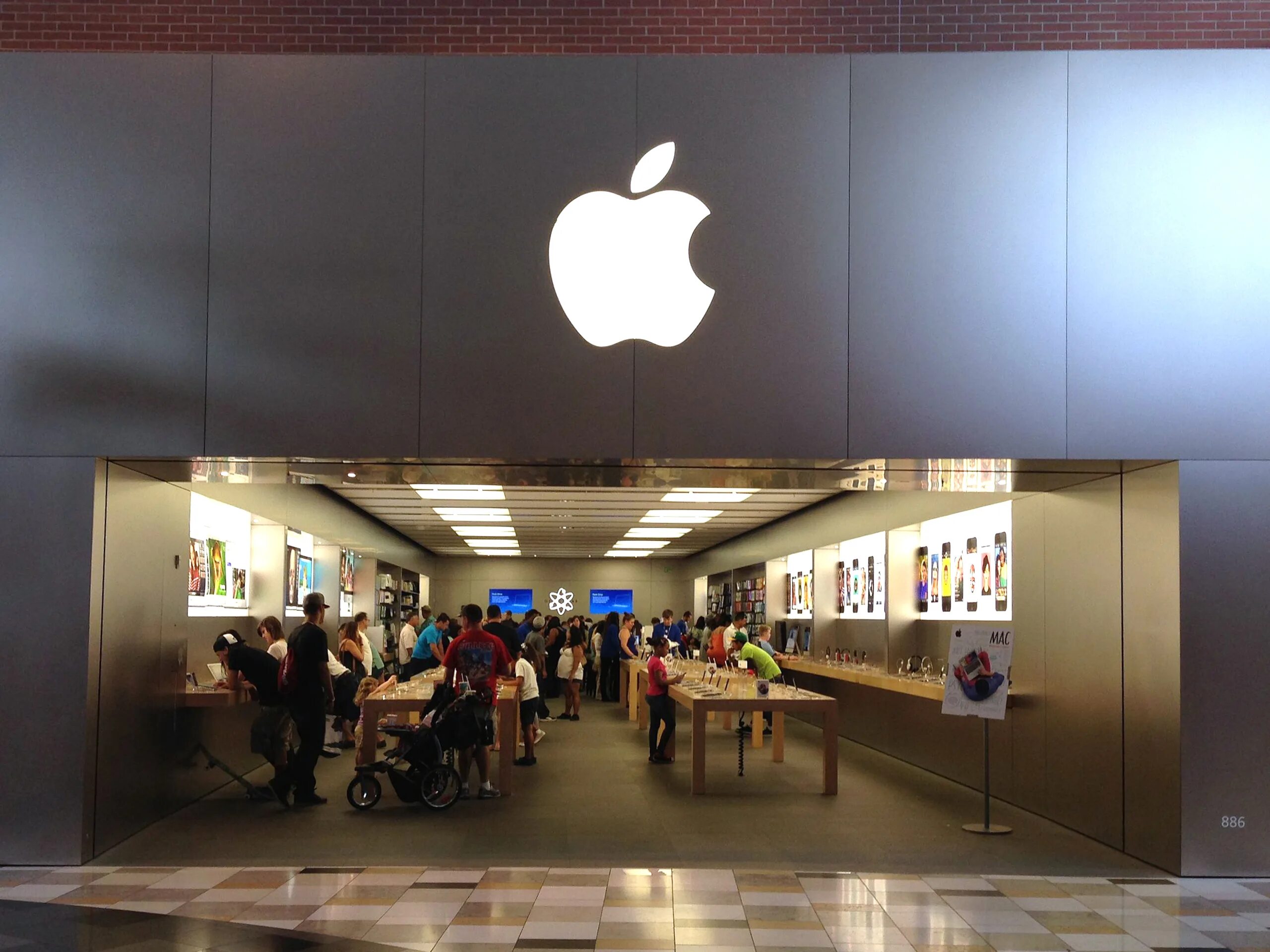 Apple store в россии. Эпл стор в айфоне. Apple Store 2022. Apple Store 1990. Apple Store 2011.