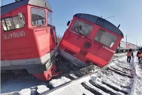Поезд ржд на рельсах