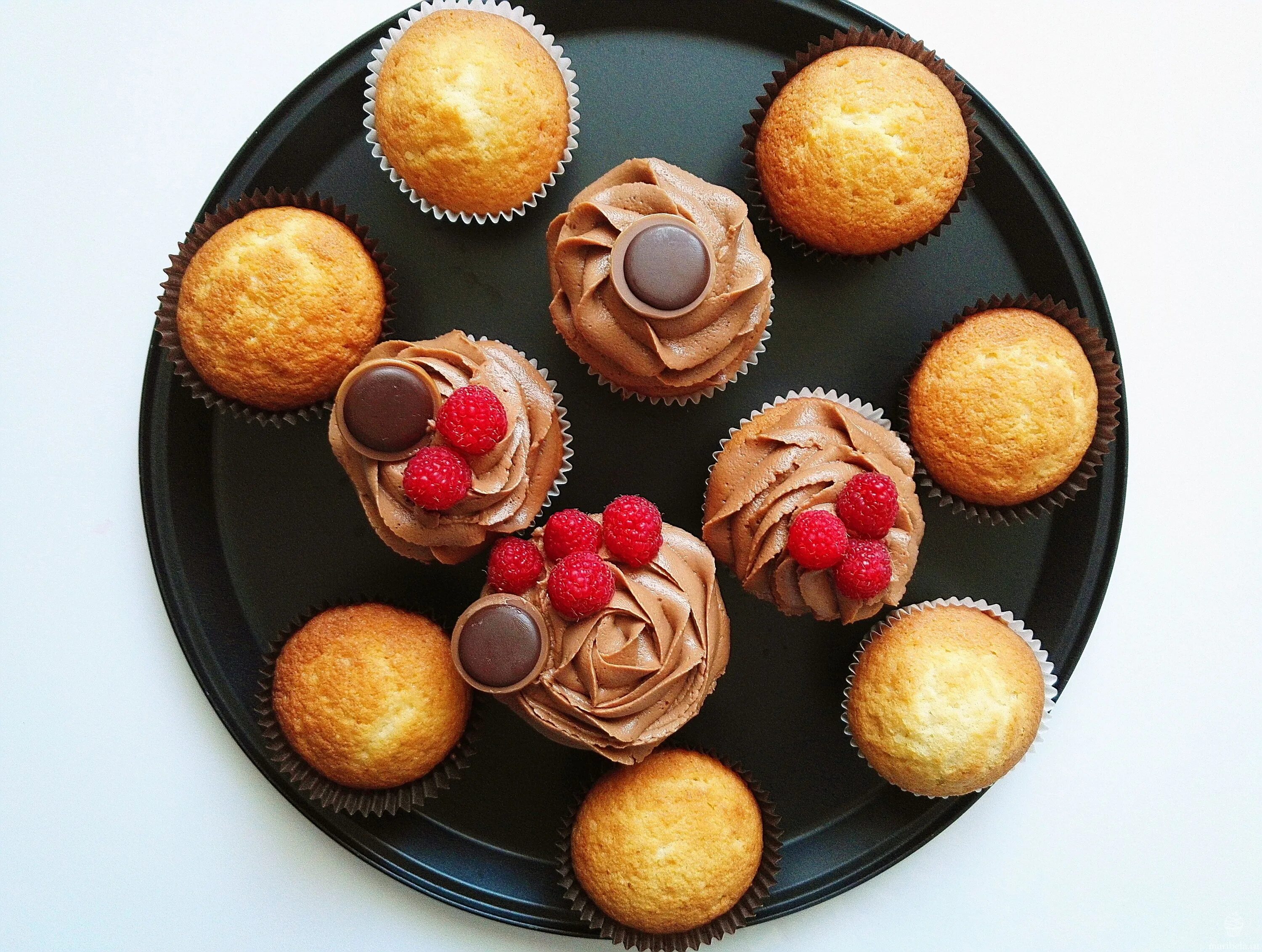 кексики в духовке в формочках. творожные кексы в силиконовых формочках в духовке. выпечка маффины. мини маффины. рецепт кексов сверху.