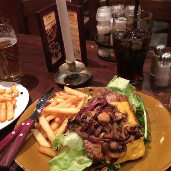 Эгон бар. Аланья регги бар. Примаков в молодости. Эгон бар. Красивый дизайн кафе.