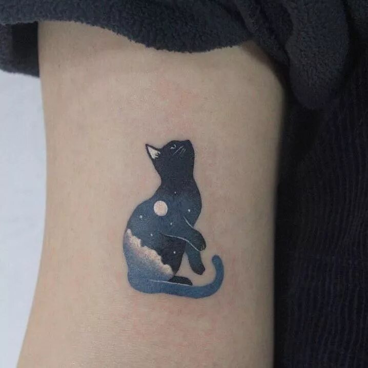 Татуировка кот значение. Тату черная кошка. мини тату кошка. тату кошка маленькая. мини тату черный кот.
