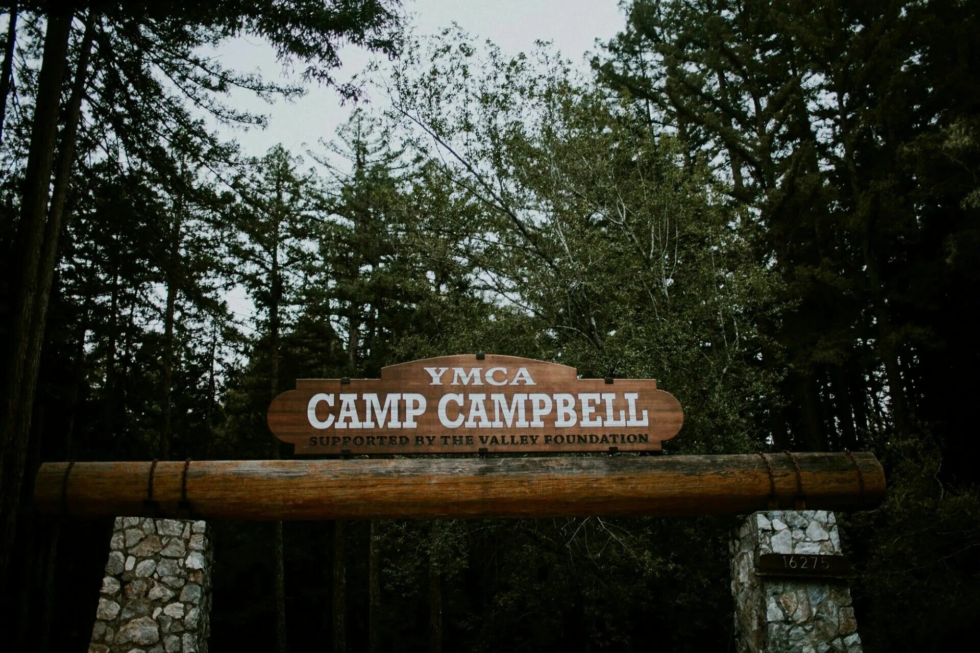 Camp campbell. Кэмп Кэмпбелл. Campbell Adventure Camp. Кэмпбелл город Калифорния. Компания Campbell здания.