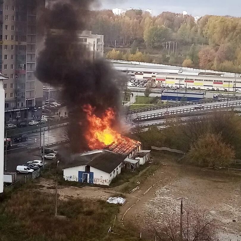 Взрывы в красногорске сегодня ночью 2024. Павшинская Пойма пожар. Павшинская Пойма пожар сейчас. Красногорск пожар Волоколамское шоссе. Пожар в Красногорске сейчас.