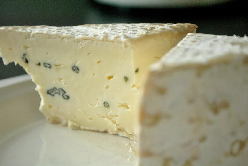 Виды сыра голубой сыр. Сыр blue cheese. голубой сыр. сыр кеббен. голубые сыры.